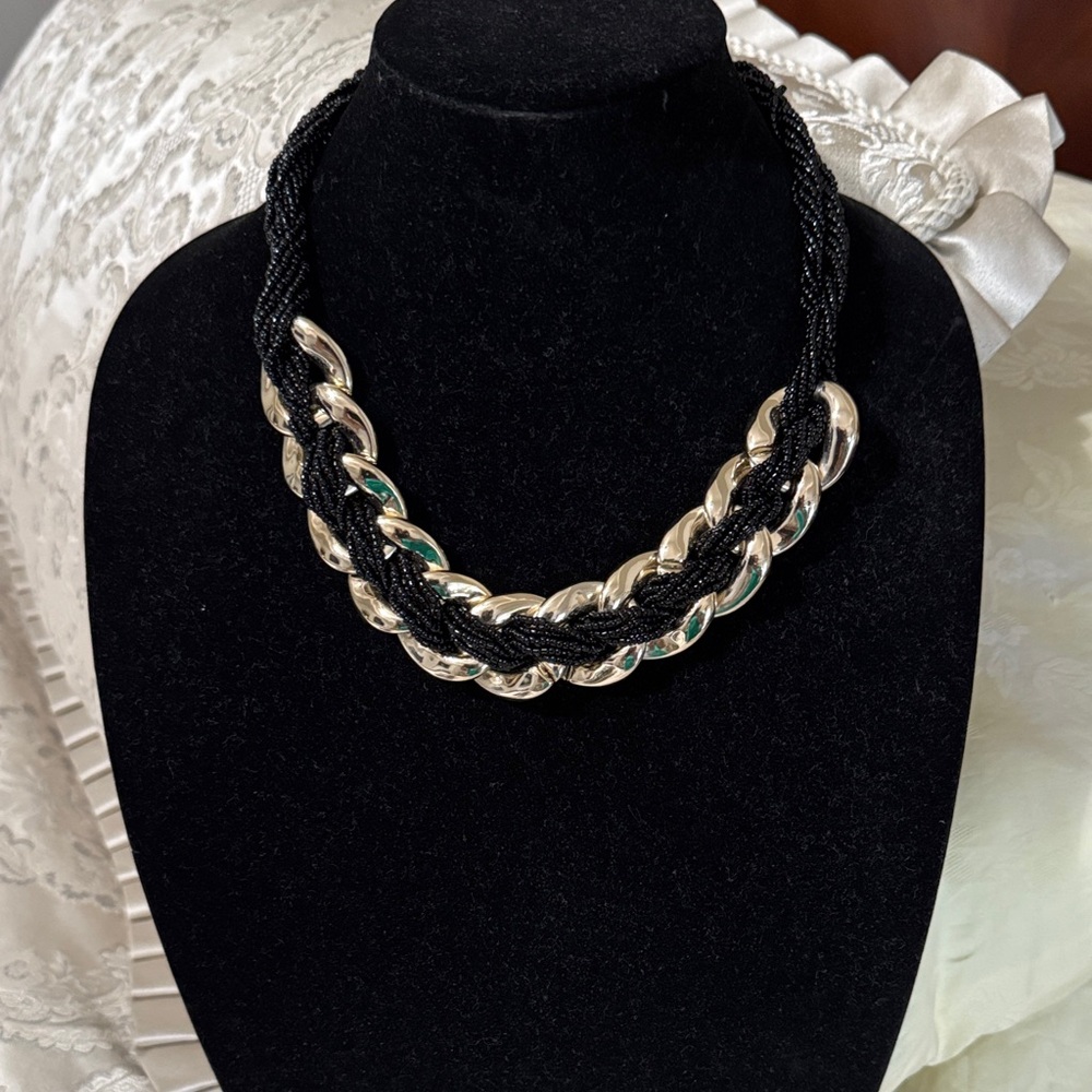 Elegant Black and Gold Necklace